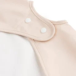 Hagesmæk med ærmer og lomme