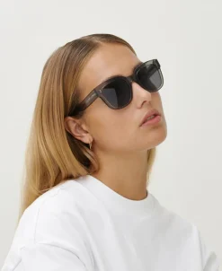 Liv Solbriller